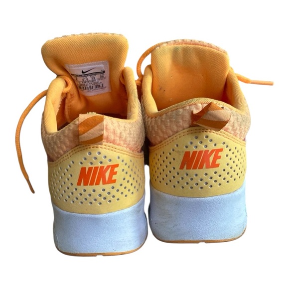Nike Yellow Sneakers Vibrant Athletic Design - Picture 3 of 5